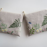 刺繍のフラットポーチ（小さな植物園）