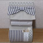 大人リボンのトイレットペーパーホルダーカバー　インディゴ×グレー水玉