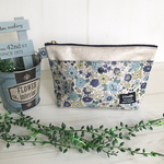 20cmファスナーのビニコポーチ（YUWAシャモニー花柄 ナチュラルブルー系）
