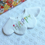 メッセージ花刺繍スタイ  ＊happy