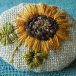 刺繍のブローチ＊向日葵F（リネン）