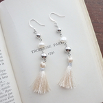 シルバーカラーに淡水パールとﾀｯｾﾙﾋﾟｱｽ/ｲﾔﾘﾝｸﾞ