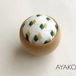 刺繍の北欧風ウッドボールピンクッション