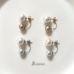 コットンパールとシャイニーパールのバックキャッチピアス