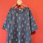 しずくと月のワンピース　紺（刺繍）
