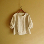 ふんわり袖のリネンブラウス　きなり