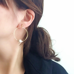 〔こなれ感〕ワイヤーフープとコットンパールピアス/イヤリング〔8mmパール〕