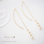クリーム＊小さなシルキーパール×メタリックビーズ＊アメリカンピアス