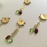 小リスとオリーブツリーのピアス(ガーネット、ペリドット)