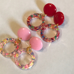 クリアリングの樹脂ピアス(深紅)