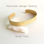 brass：くもり槌目のシンプルバングル