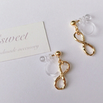 可愛く揺れる♡お守りエタニティのイヤリング/ピアス