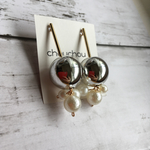 シルバーボールとパールのピアス