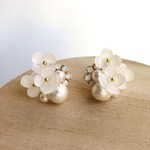 霞草の花束ビジューピアス