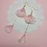 花びら ゆらゆら ピアスorイヤリング