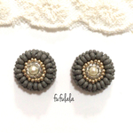再販＊グレー＊アンティークフラワー＊ビーズ刺繍ピアス/イヤリング