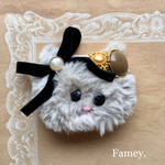 SALE❣️ブローチ（ふわふわ猫ゴージャス）一点もの   エコファー  パール  リボン  ボタン