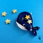 星降る夜のクジラのブローチ