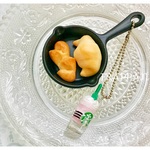 本物ミニチュアパンのスキレットキーホルダー♡チャーム付き