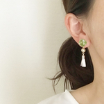 夏のグリーン と タッセル の 癒し ピアス/イヤリング