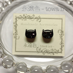 極小！黒猫のピアス(キラキラシェル入り)