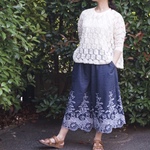 【受注生産】スカラップレース刺繍のガウチョパンツ ブルー