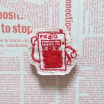 ラジオの刺繍ブローチ