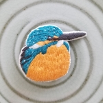 カワセミの刺繍ブローチ