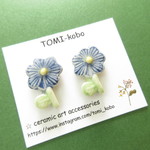 一輪花のピアス （青）※チタンポスト