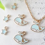 エポチャーム　クジラ　ピンク/金色　6個　マリン　鯨メタルパーツ