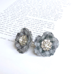 ギンガムチェック flowerピアス〜グレー〜