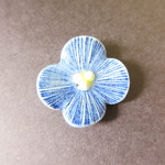 小さなお花のブローチ（青）