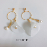 再販  お花が可愛い揺れるピアス♡