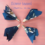  SALE🎉🎈送料無料＊ フラワー タッセル チャーム～4pcs～ ネイビー 花柄