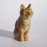 木彫り　座り猫　キジトラ（縮瞳ver）