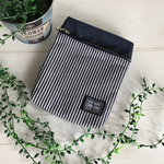 フタなしファスナーポケット付き大きめ移動ポケット（ネイビー×生成りストライプ柄）