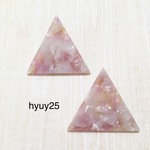 ピンク系の三角カボション樹脂ピアス