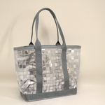 最終出品　 グレー色　PVC素材　タイル柄　ビニール生地　トートバッグ♪　Fm2 Lab.　雨の日や夏のお出掛けに…♡