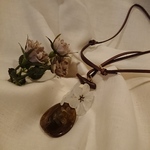 とっても可愛い💕wood birdとお花の革ひもネックレス