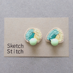 apple green×yellow刺繍ピアス