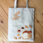 こんがりパンの 羊毛刺繍トート