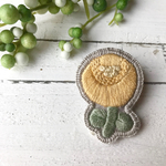 ぺたんこ刺繍ブローチ (れもん)