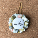 リバティのネーム入りロゼットキーホルダー