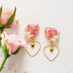 【再販】お花ハートとパールのイヤリング/ピアス　～ハートづくしなスターチス～