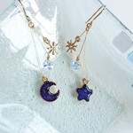 ダークブルーの月&星とスワロフスキーのピアス