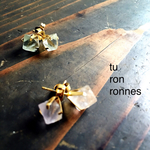 フローライト鉱物標本のピアス 