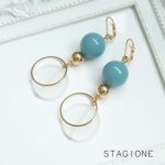 アクリルビーズ&メタルフープの大振りピアス・イヤリング