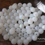 4mm rainbow matt white ラウンド チェコビーズ 8g (約100個)
