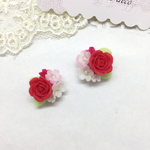 赤 イヤーカフ  材料 薔薇  二個セット 手作り 材料 樹脂粘土  パーツ  ミニ ブーケ 3