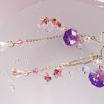 スワロフスキーと金魚のピアス～ブルーバイオレットオーロラ～